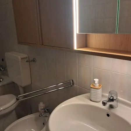 Lägenhet Bilocale Comodamente Collegato Con Centro Milano *