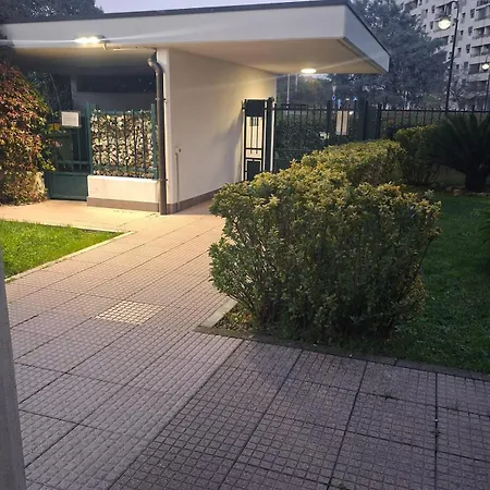 Lägenhet Bilocale Comodamente Collegato Con Centro Milano *